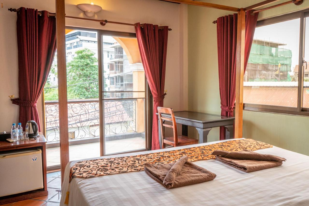 Den Hotel Totonou シェムリアップ エクステリア 写真